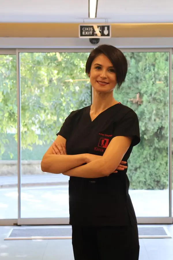 Dr. Dt. Pınar Demir Türkoğlu, Klinik 29 girişinde